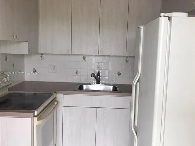 2795 SE 1st Ct # 11, Pompano Beach FL 33062