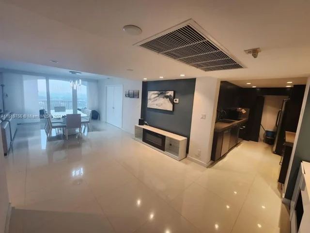 5401 Collins Ave # 820, Miami Beach FL 33140