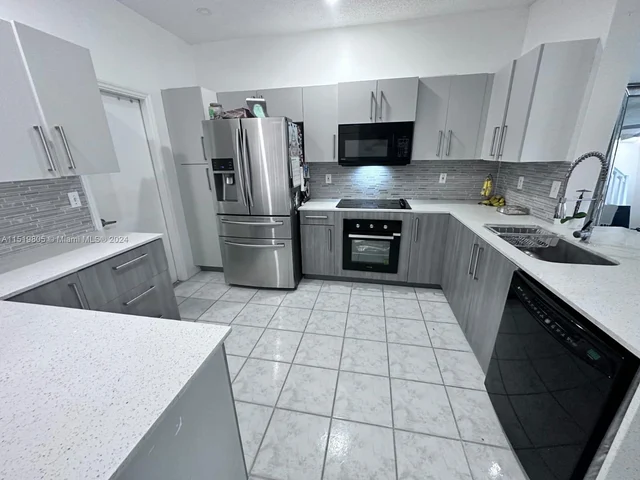 2078 Madeira Dr, Weston FL 33327