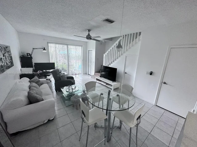 2078 Madeira Dr, Weston FL 33327