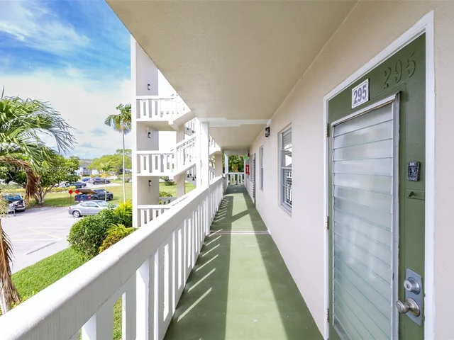 295 Grantham F # 295, Deerfield Beach FL 33442