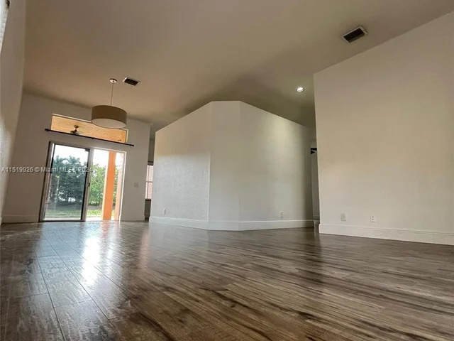 793 Tanglewood Cir, Weston FL 33327