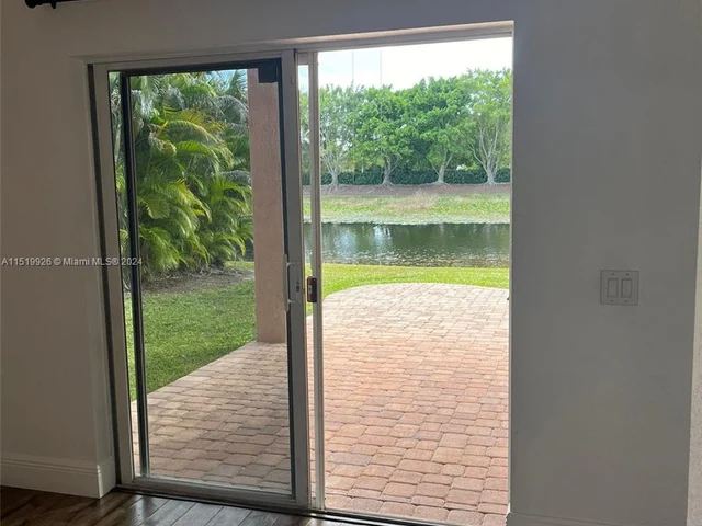 793 Tanglewood Cir, Weston FL 33327