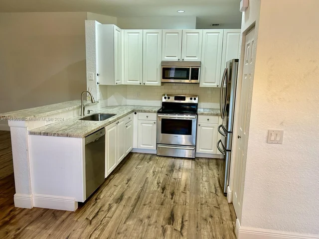 793 Tanglewood Cir, Weston FL 33327