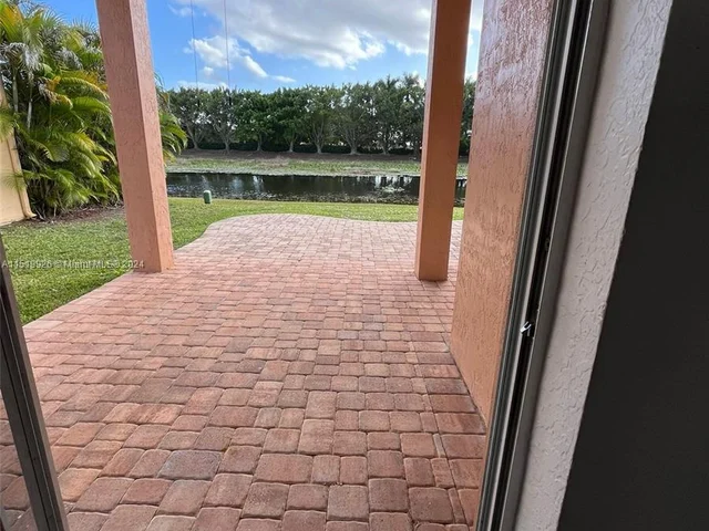 793 Tanglewood Cir, Weston FL 33327