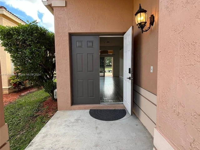 793 Tanglewood Cir, Weston FL 33327