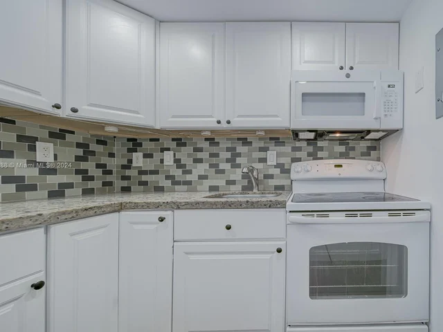 8603 SW 68th Ct # 7, Pinecrest FL 33156