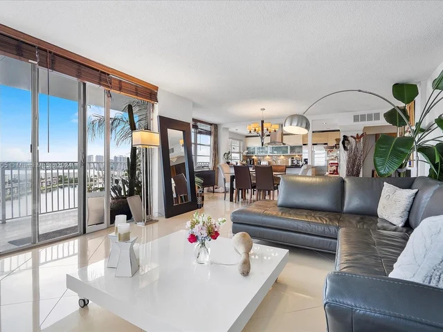 2851 NE 183rd St # 1717E, Aventura FL 33160