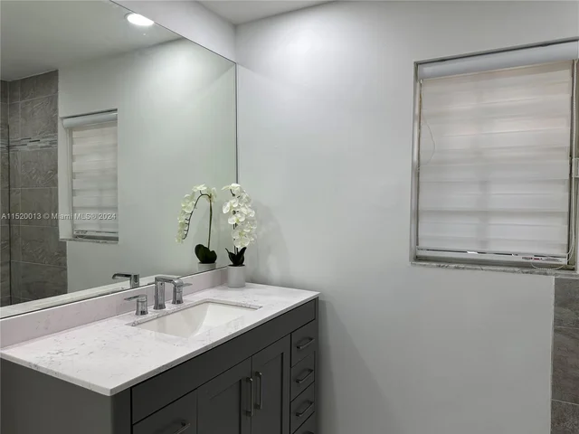 910 NE 214th Ln, Miami FL 33179