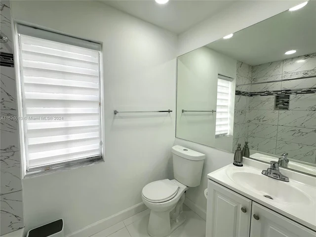 910 NE 214th Ln, Miami FL 33179