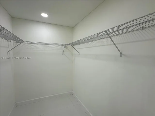 910 NE 214th Ln, Miami FL 33179