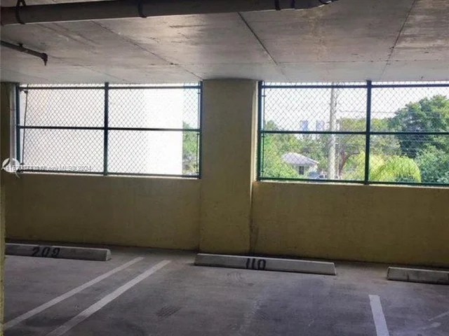 1350 NW 8th # 4, Miami FL 33136