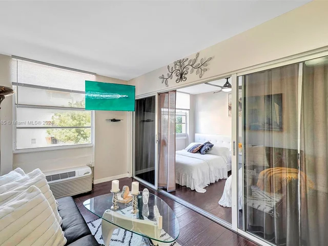 710 Washington Ave, Miami Beach FL 33139