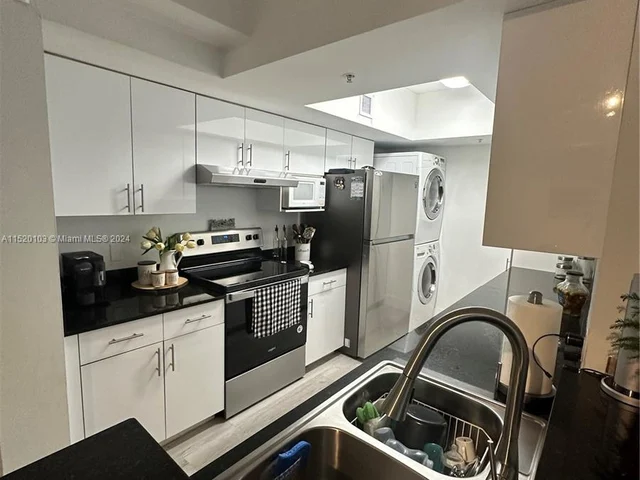 5085 NW 7th St # 1006, Miami FL 33126