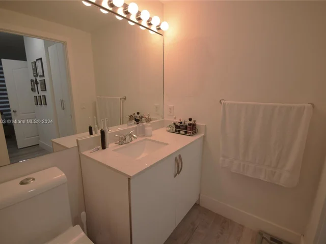 5085 NW 7th St # 1006, Miami FL 33126