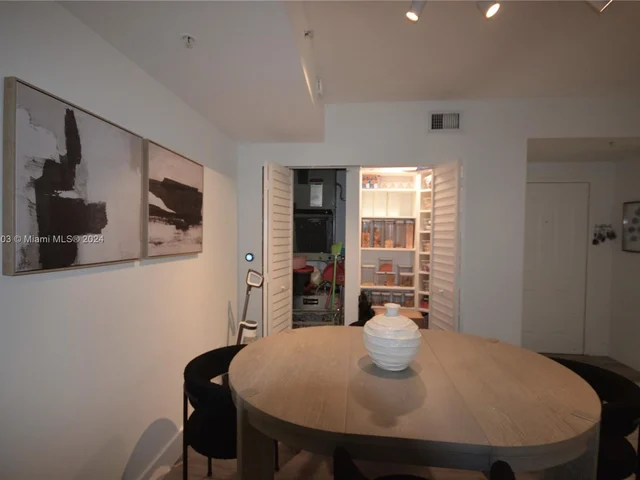 5085 NW 7th St # 1006, Miami FL 33126