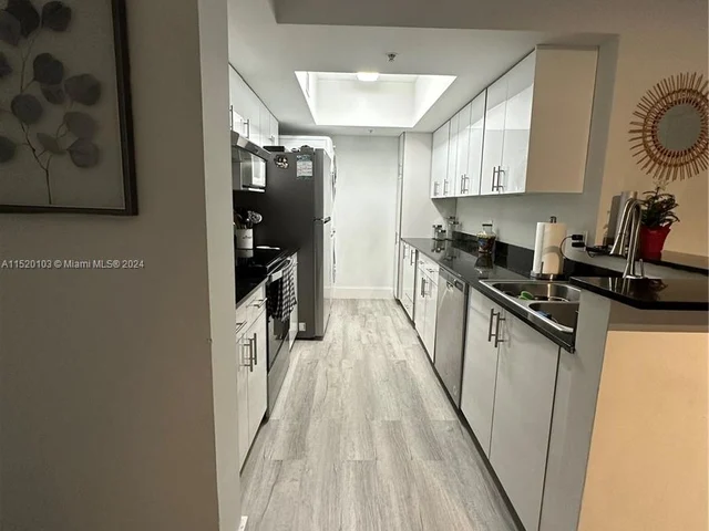 5085 NW 7th St # 1006, Miami FL 33126