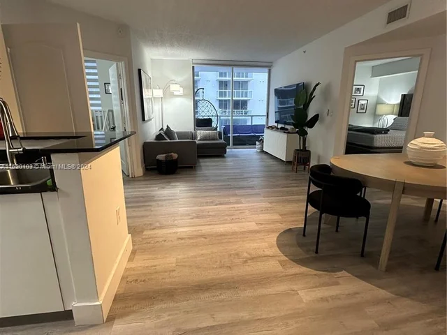 5085 NW 7th St # 1006, Miami FL 33126