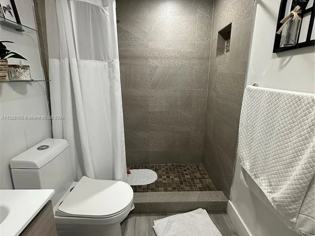 5085 NW 7th St # 1006, Miami FL 33126