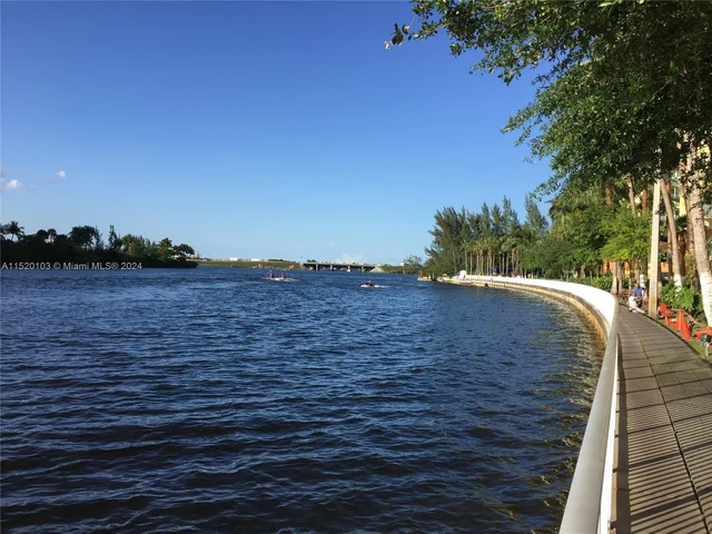 5085 NW 7th St # 1006, Miami FL 33126