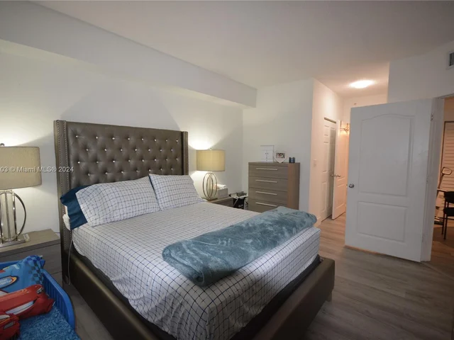 5085 NW 7th St # 1006, Miami FL 33126