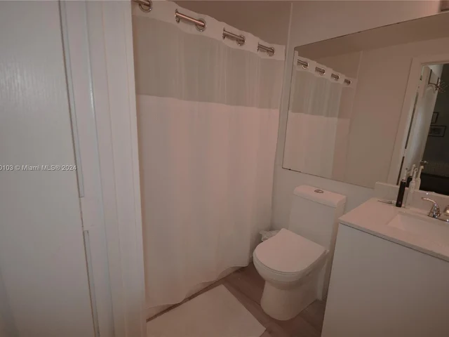 5085 NW 7th St # 1006, Miami FL 33126