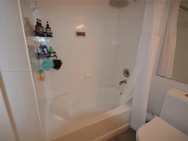 5085 NW 7th St # 1006, Miami FL 33126