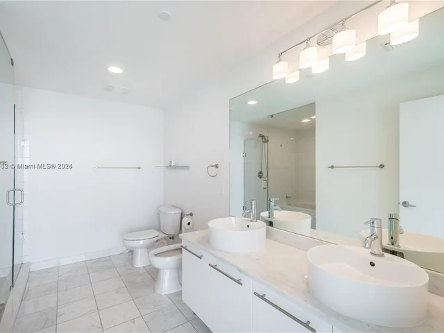 888 Biscayne Blvd # 2103, Miami FL 33132