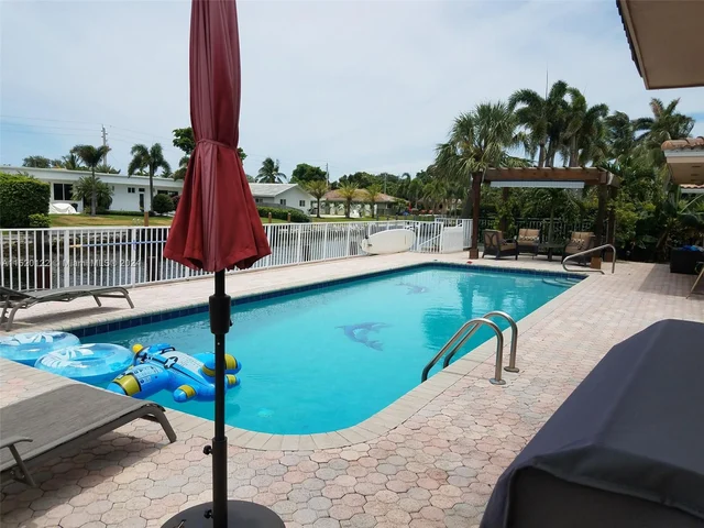 2121 NE 29th St, Lighthouse Point FL 33064