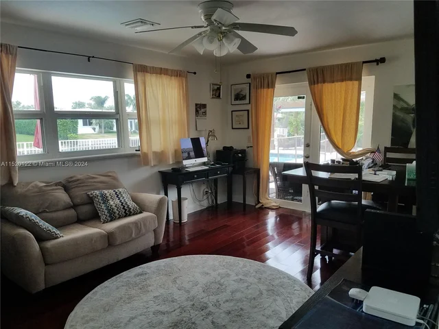 2121 NE 29th St, Lighthouse Point FL 33064