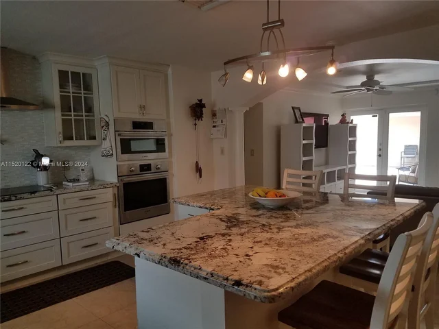 2121 NE 29th St, Lighthouse Point FL 33064