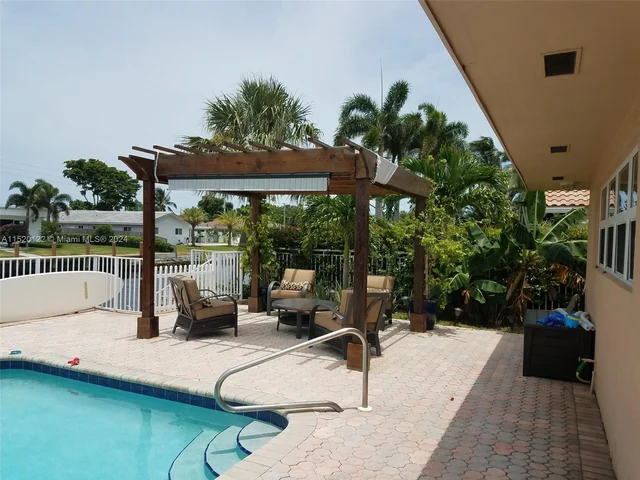 2121 NE 29th St, Lighthouse Point FL 33064