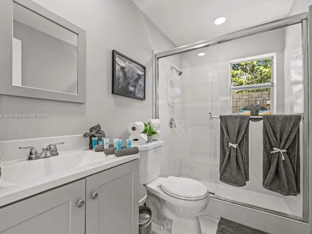 213 Columbus Pkwy # A, Hollywood FL 33021