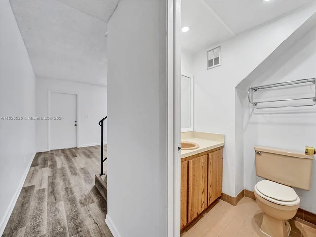 33 Toledo Ct # 35, Davie FL 33324