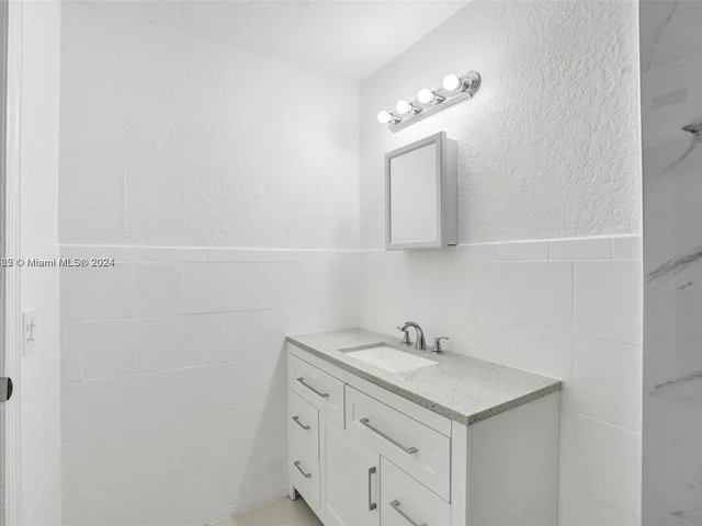 385 NW 15th St, Pompano Beach FL 33060