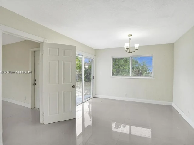 385 NW 15th St, Pompano Beach FL 33060