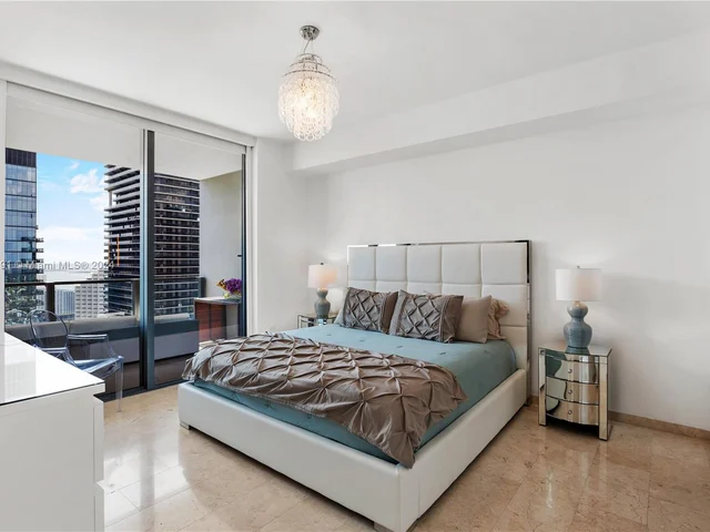 88 SW 7 Street # 3405, Miami FL 33130