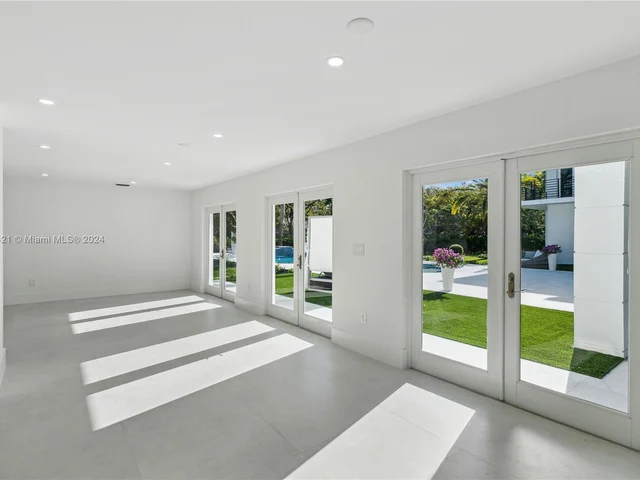 6290 SW 130th Ter, Pinecrest FL 33156