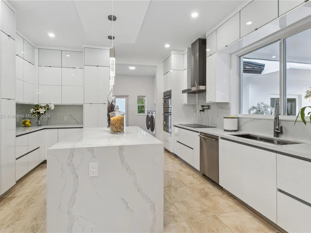 6290 SW 130th Ter, Pinecrest FL 33156