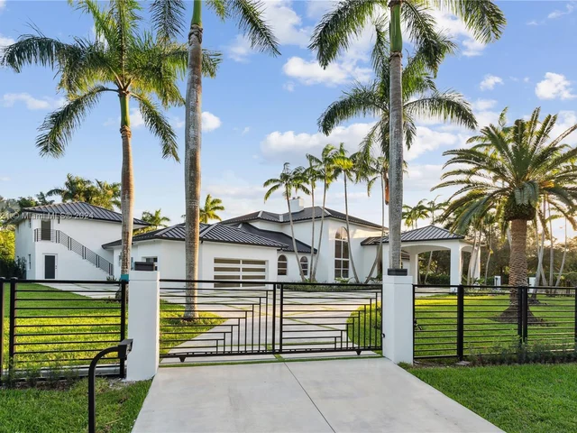 6290 SW 130th Ter, Pinecrest FL 33156