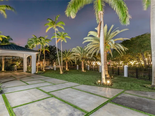 6290 SW 130th Ter, Pinecrest FL 33156