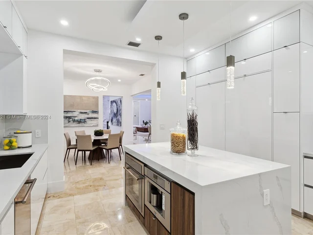 6290 SW 130th Ter, Pinecrest FL 33156