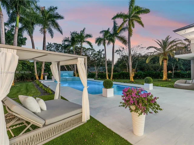 6290 SW 130th Ter, Pinecrest FL 33156