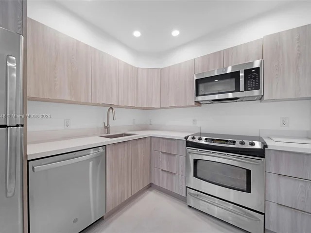 800 West Ave, Miami Beach FL 33139