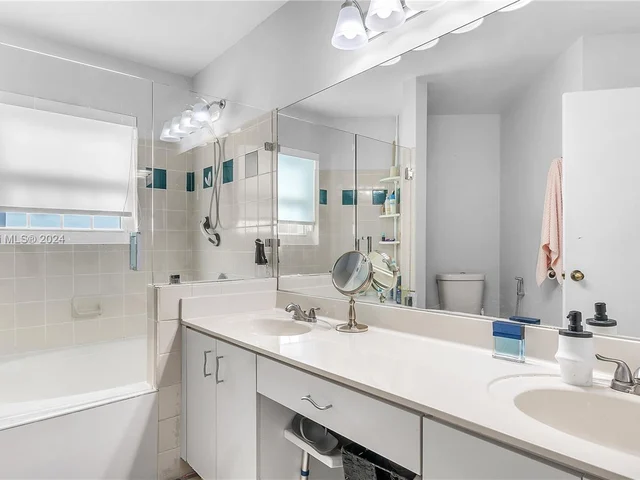 18801 NW 11th St, Pembroke Pines FL 33029