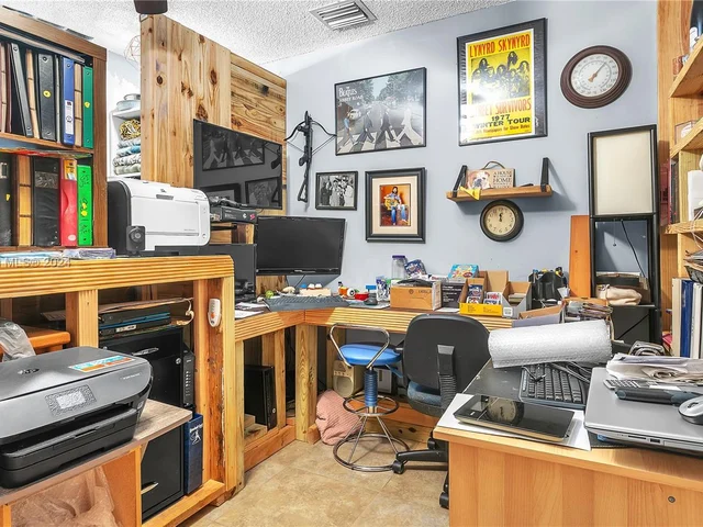 18801 NW 11th St, Pembroke Pines FL 33029