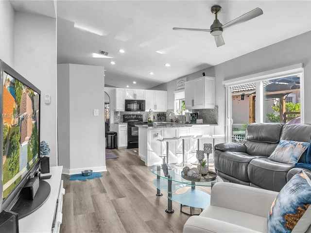 18801 NW 11th St, Pembroke Pines FL 33029