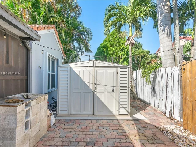 18801 NW 11th St, Pembroke Pines FL 33029