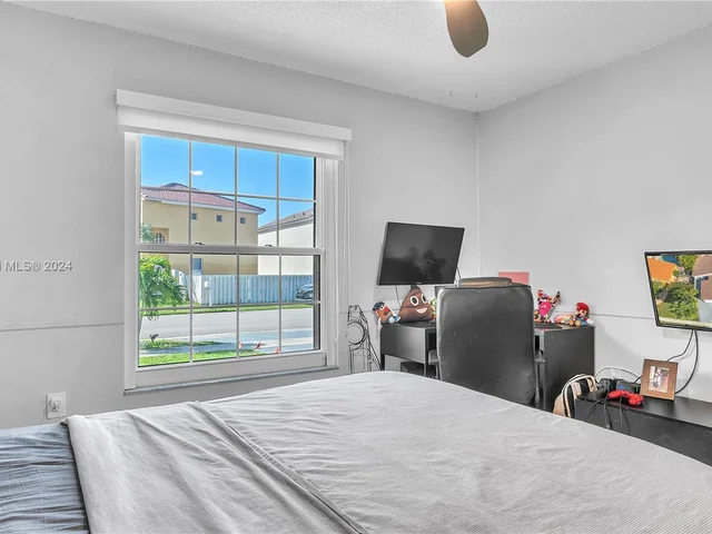 18801 NW 11th St, Pembroke Pines FL 33029