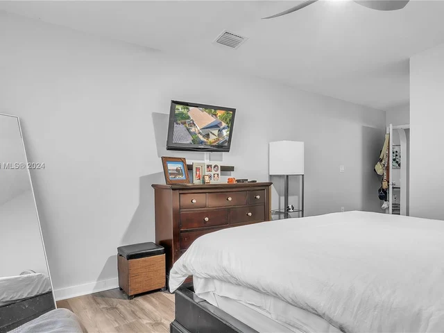 18801 NW 11th St, Pembroke Pines FL 33029